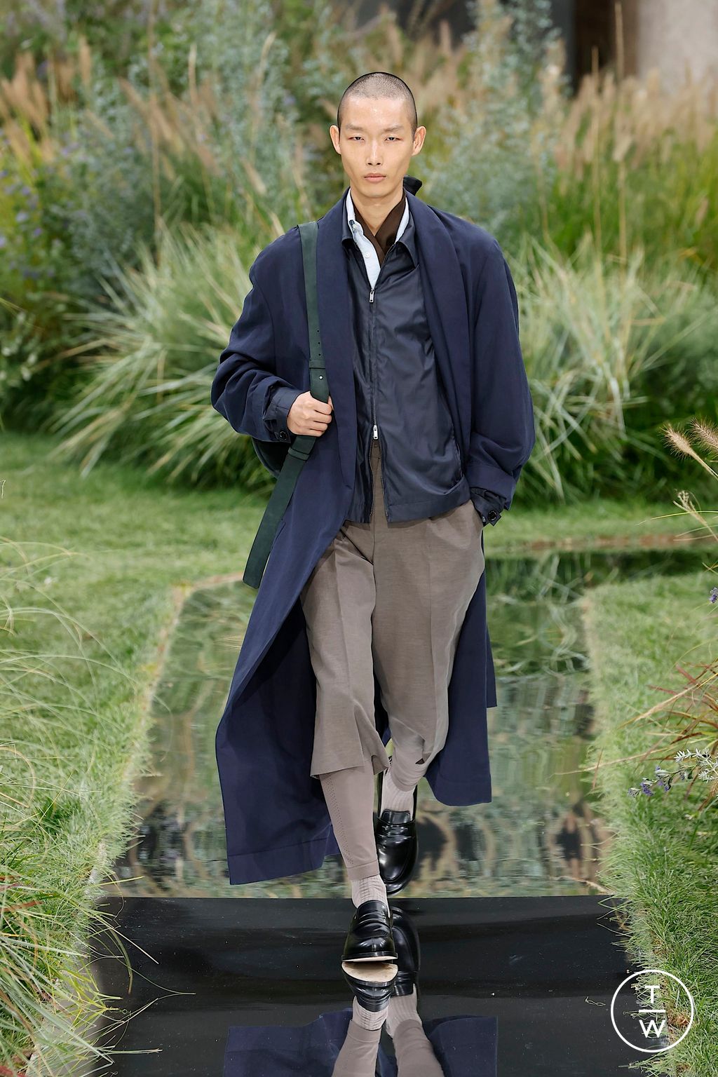 Fashion Week Milan Spring/Summer 2025 look 13 from the Boss collection 女装