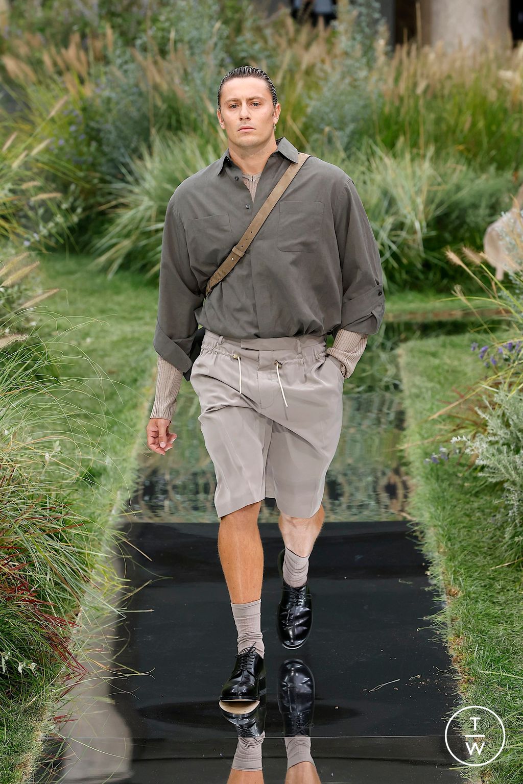 Fashion Week Milan Spring/Summer 2025 look 16 from the Boss collection 女装