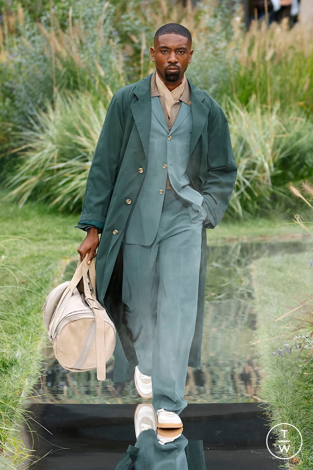 Fashion Week Milan Spring/Summer 2025 look 17 from the Boss collection 女装