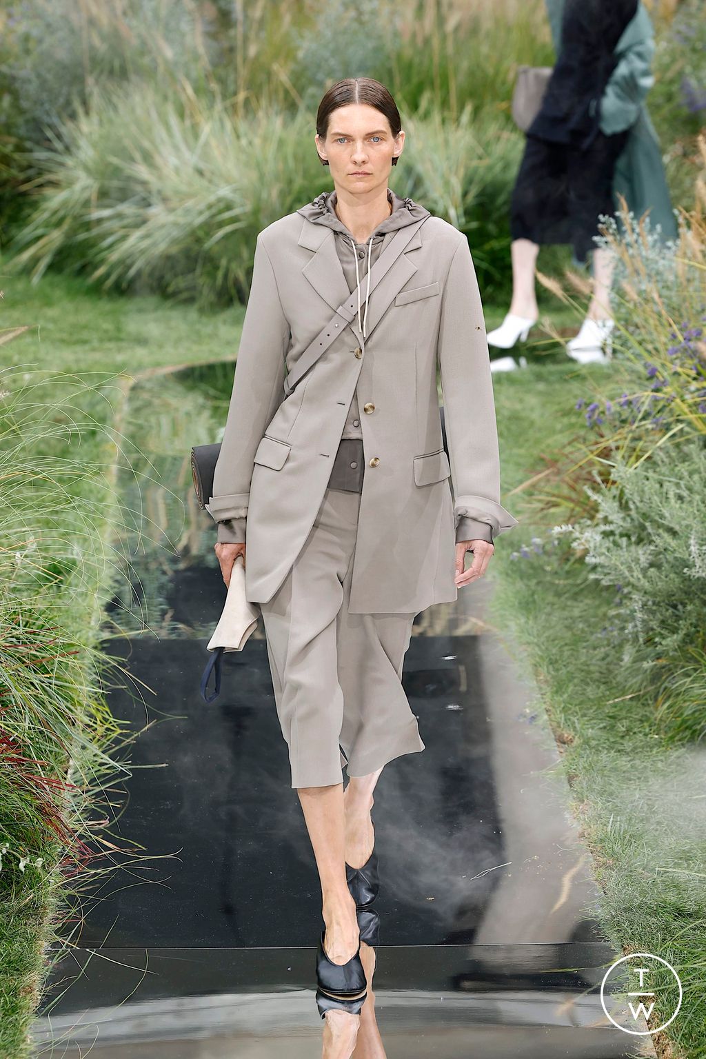 Fashion Week Milan Spring/Summer 2025 look 2 from the Boss collection 女装