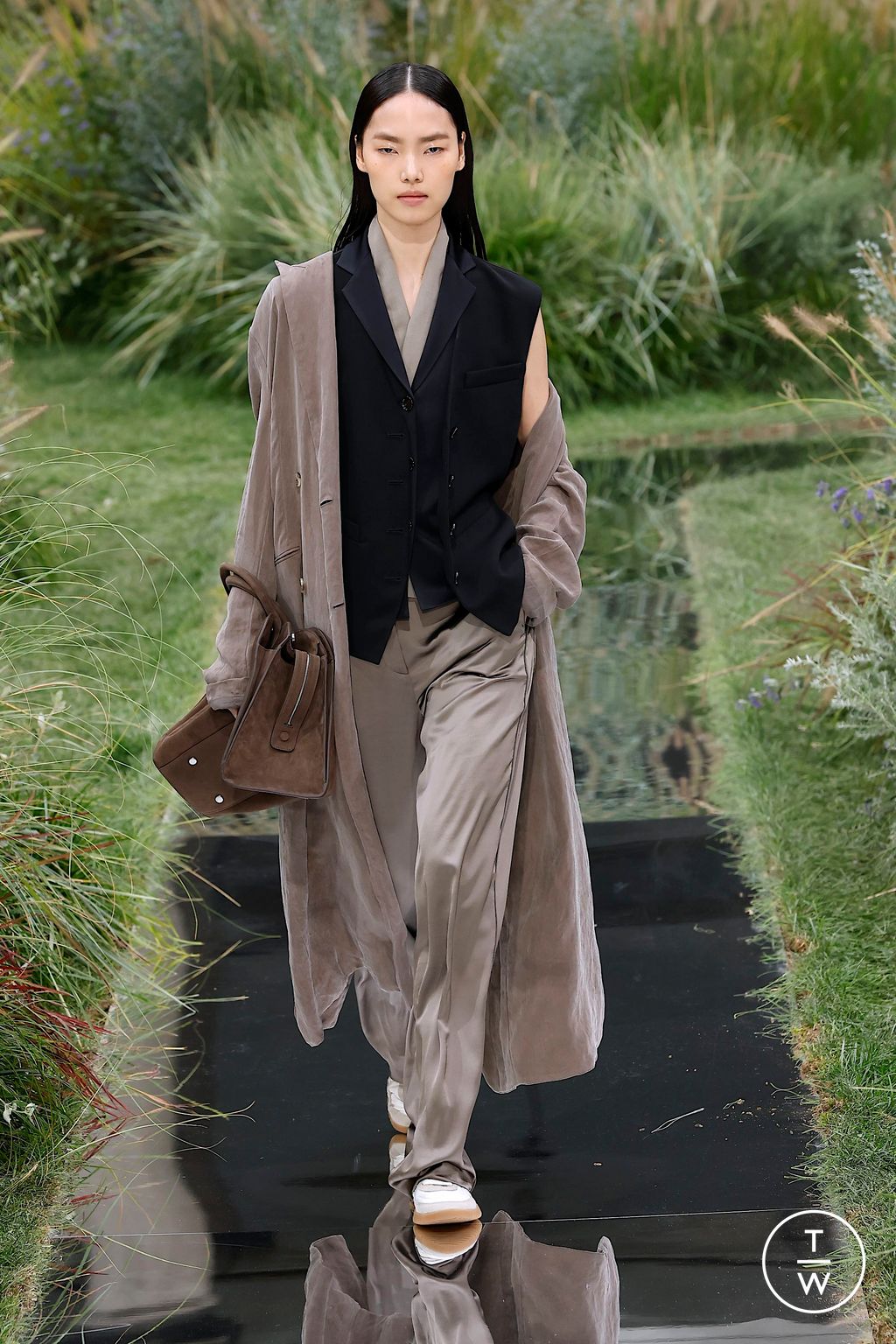 Fashion Week Milan Spring-Summer 2025 look 35 from the Boss collection womenswear