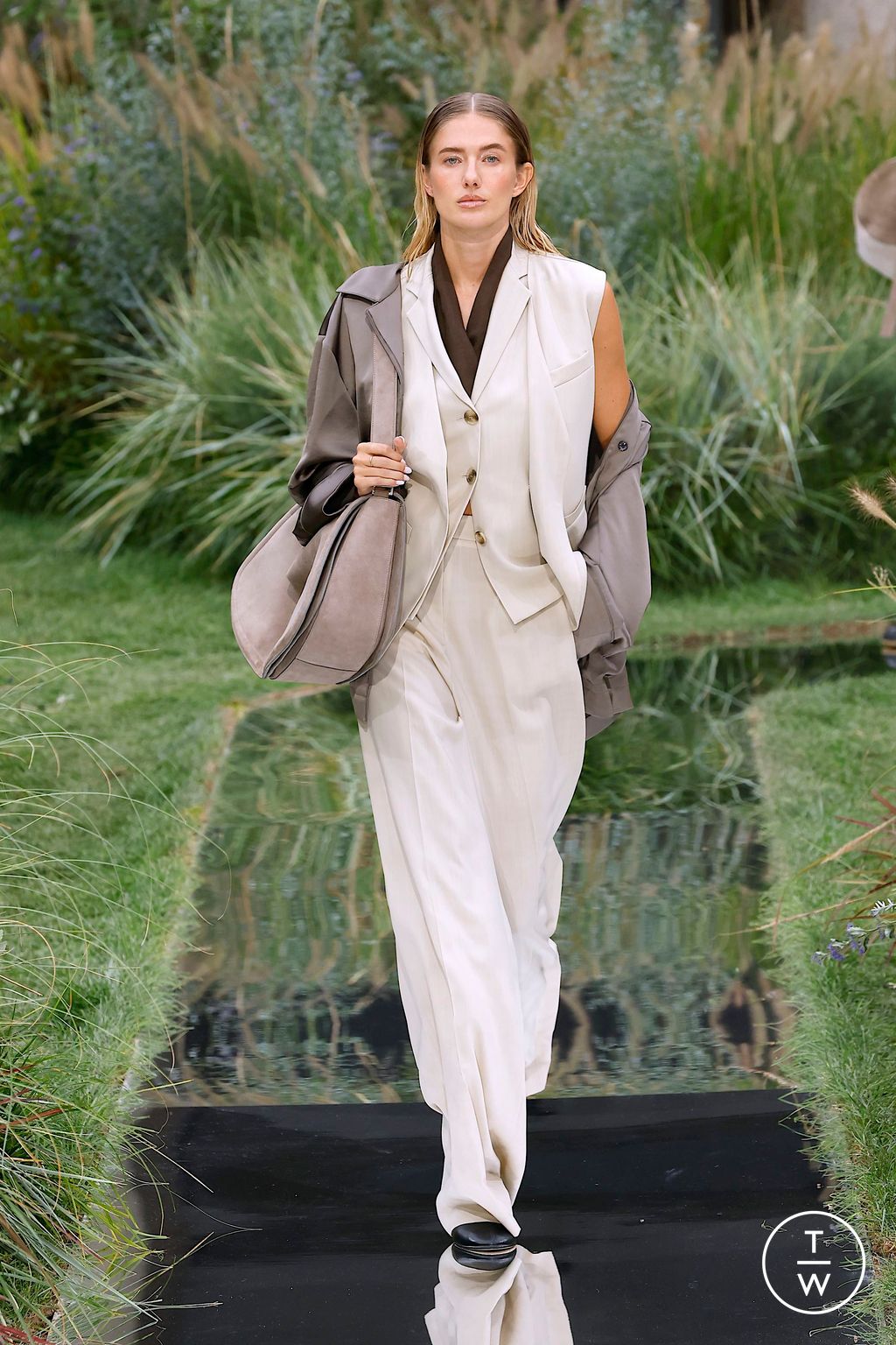 Fashion Week Milan Spring-Summer 2025 look 37 from the Boss collection womenswear