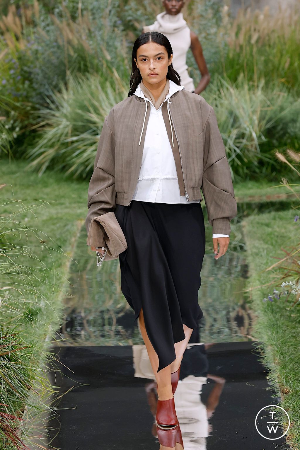 Fashion Week Milan Spring/Summer 2025 look 42 from the Boss collection 女装