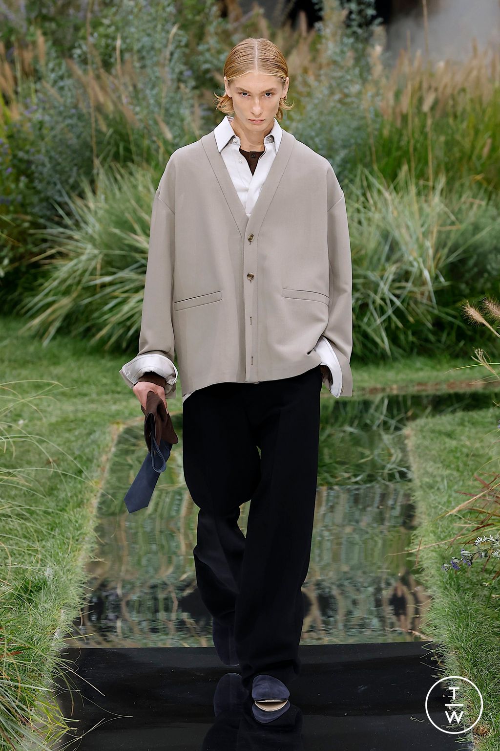 Fashion Week Milan Spring/Summer 2025 look 48 from the Boss collection 女装