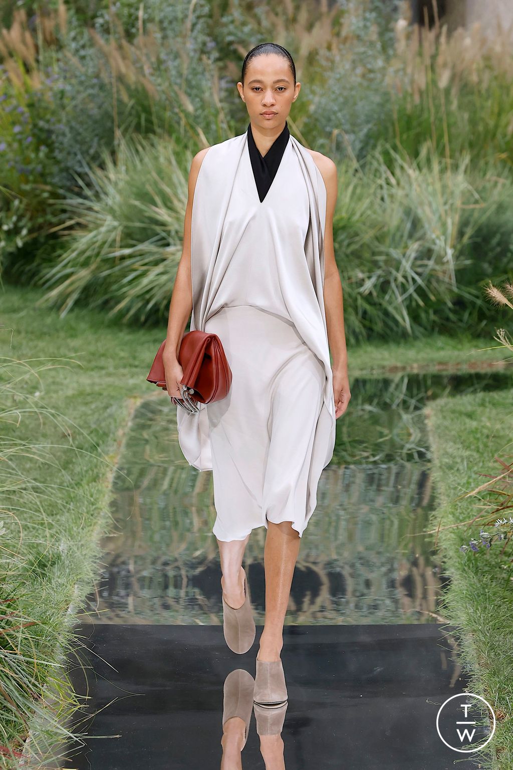 Fashion Week Milan Spring/Summer 2025 look 53 from the Boss collection 女装