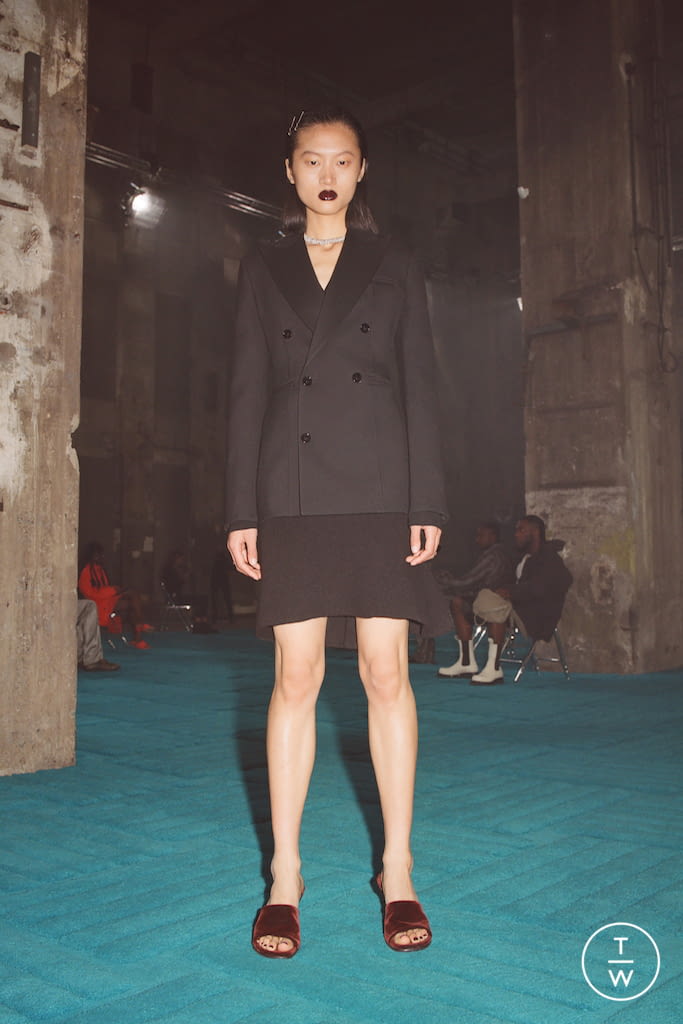 Fashion Week Milan Fall/Winter 2021 look 19 from the Bottega Veneta collection 女装