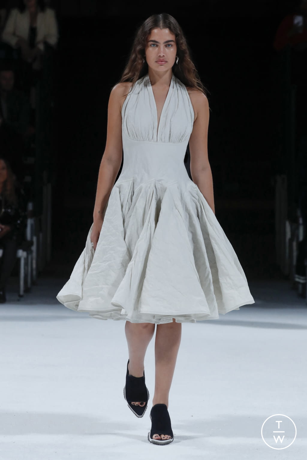 Fashion Week Milan Spring/Summer 2022 look 3 from the Bottega Veneta collection 女装