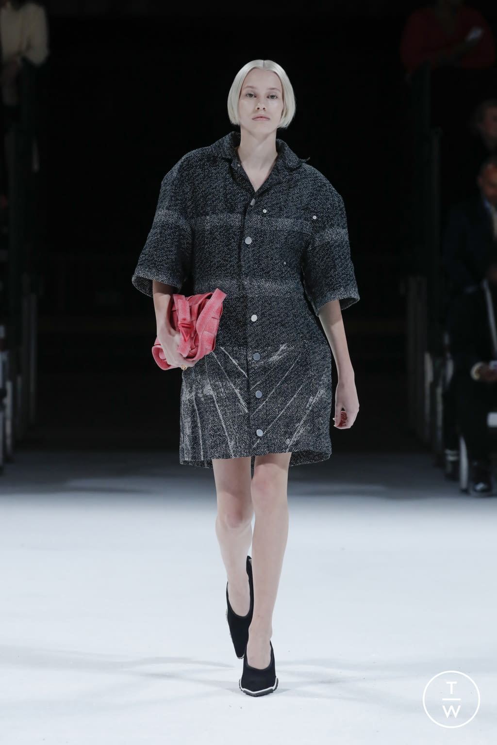 Fashion Week Milan Spring/Summer 2022 look 33 from the Bottega Veneta collection 女装