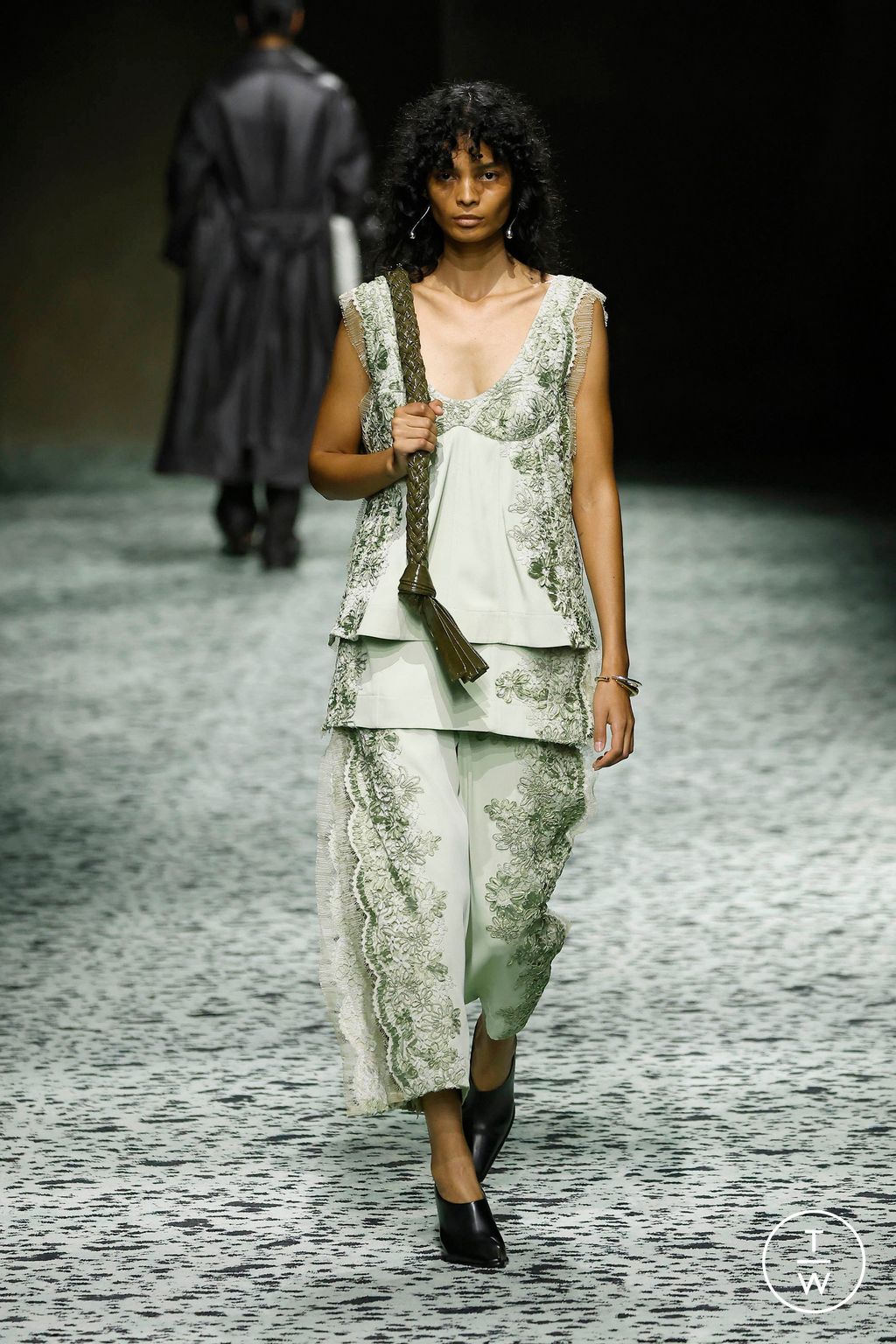 Fashion Week Milan Fall/Winter 2023 look 11 de la collection Bottega Veneta womenswear