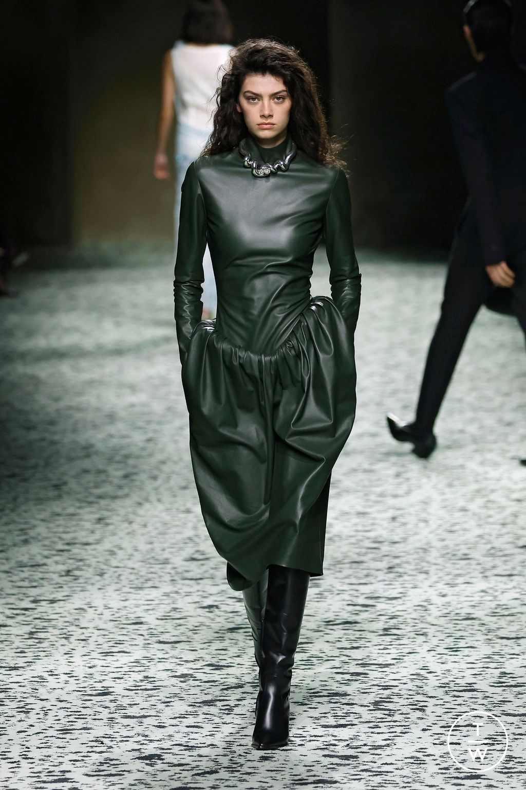 Fashion Week Milan Fall/Winter 2023 look 25 from the Bottega Veneta collection 女装