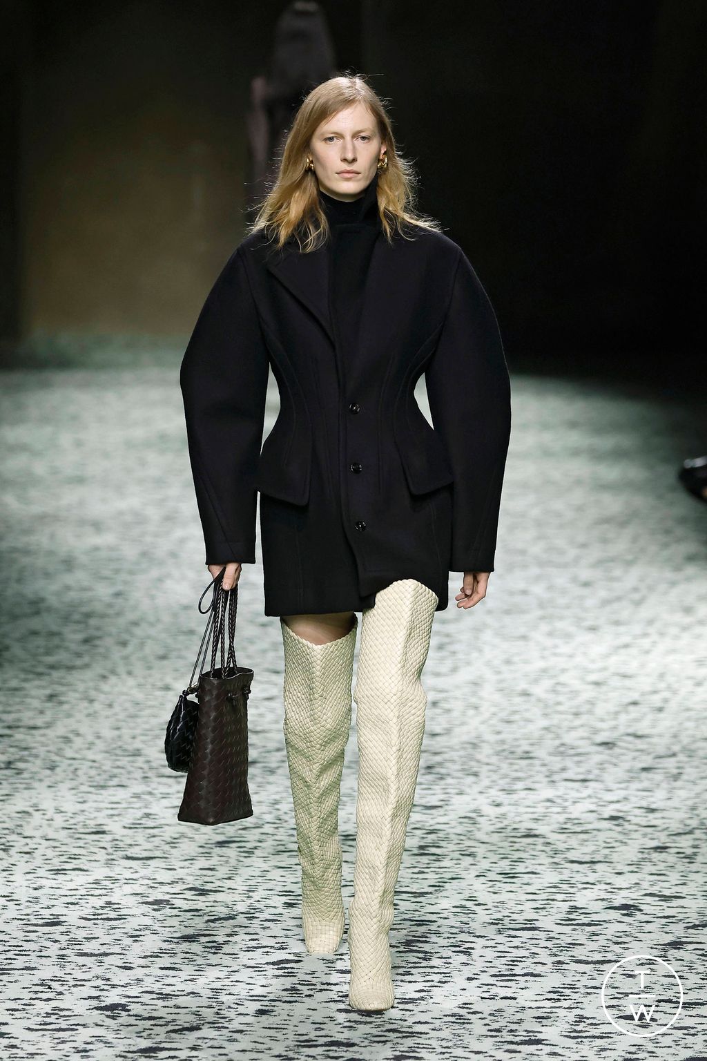 Fashion Week Milan Fall/Winter 2023 look 32 from the Bottega Veneta collection womenswear