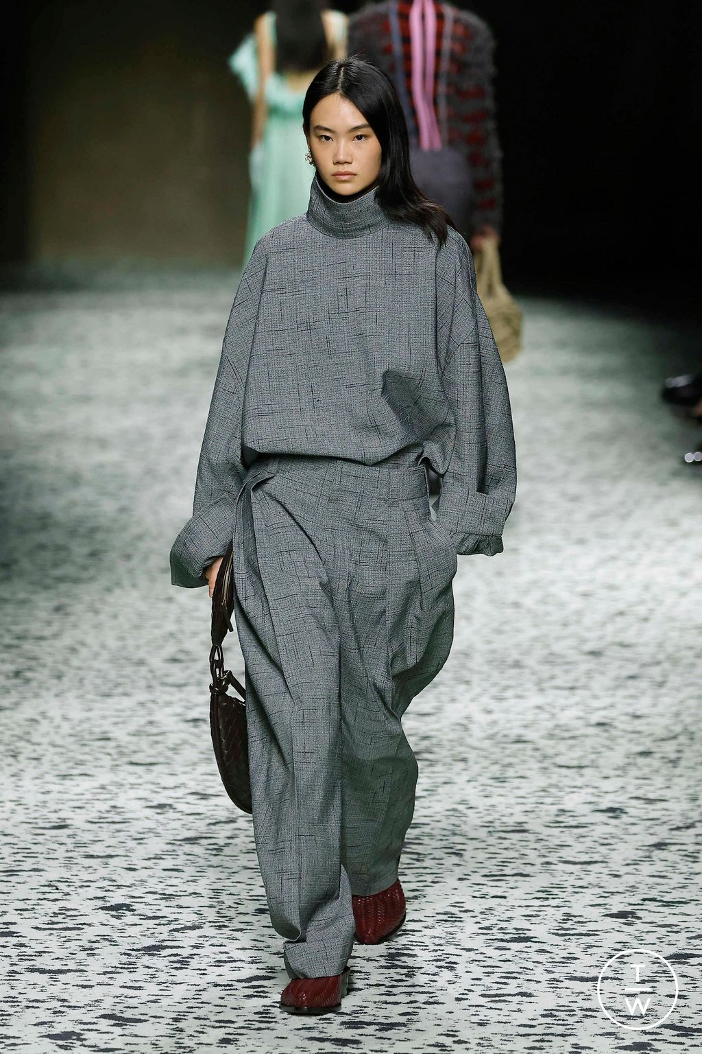 Fashion Week Milan Fall/Winter 2023 look 43 from the Bottega Veneta collection womenswear