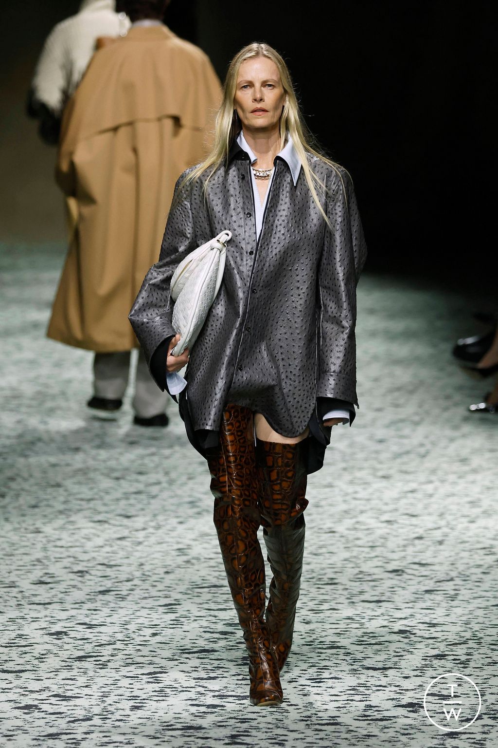 Fashion Week Milan Fall/Winter 2023 look 52 from the Bottega Veneta collection 女装