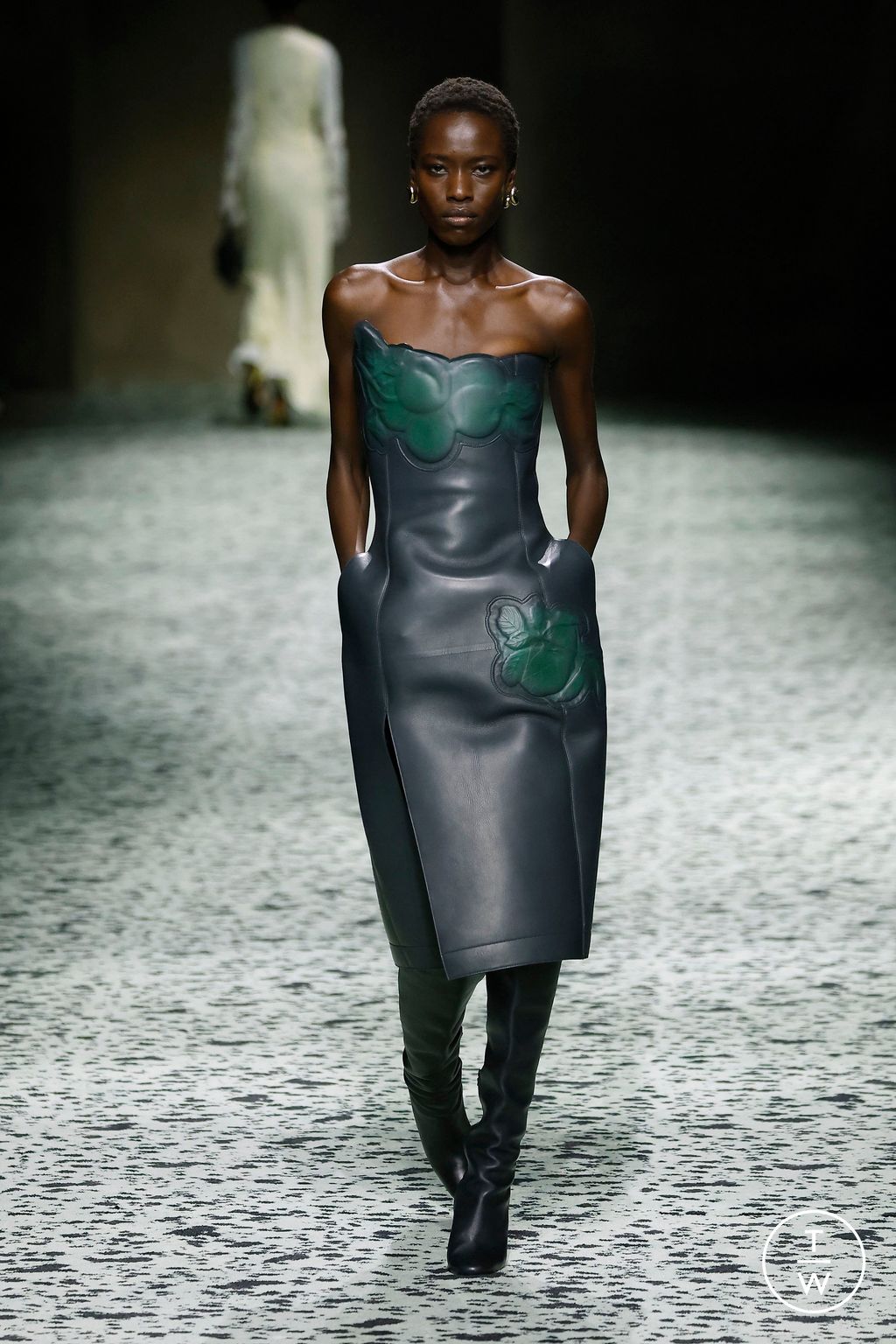 Fashion Week Milan Fall/Winter 2023 look 64 from the Bottega Veneta collection 女装
