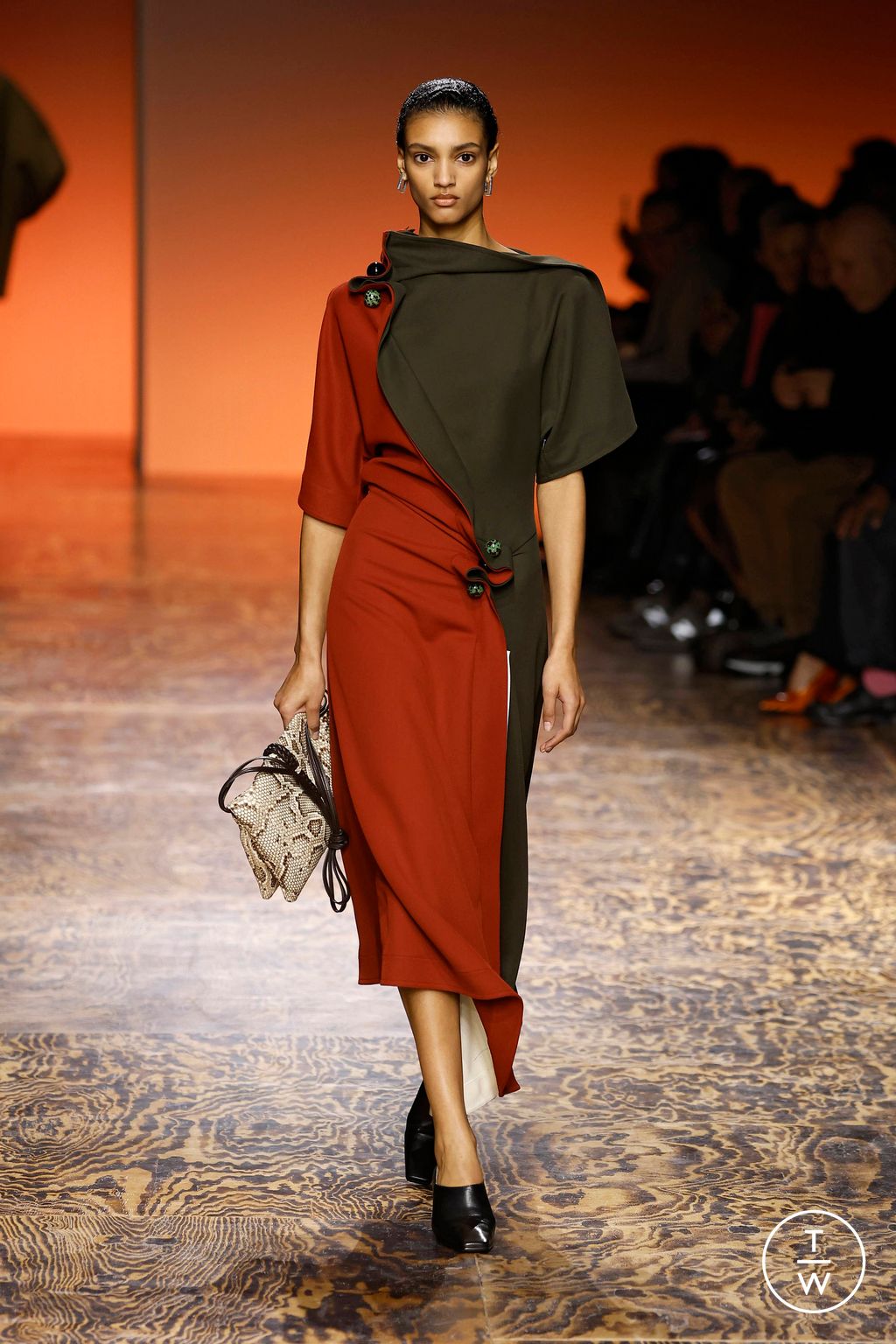 Fashion Week Milan Fall/Winter 2024 look 15 from the Bottega Veneta collection womenswear
