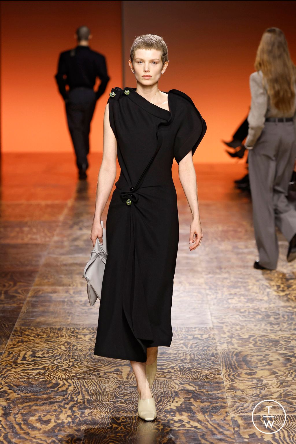 Fashion Week Milan Fall/Winter 2024 look 20 from the Bottega Veneta collection womenswear