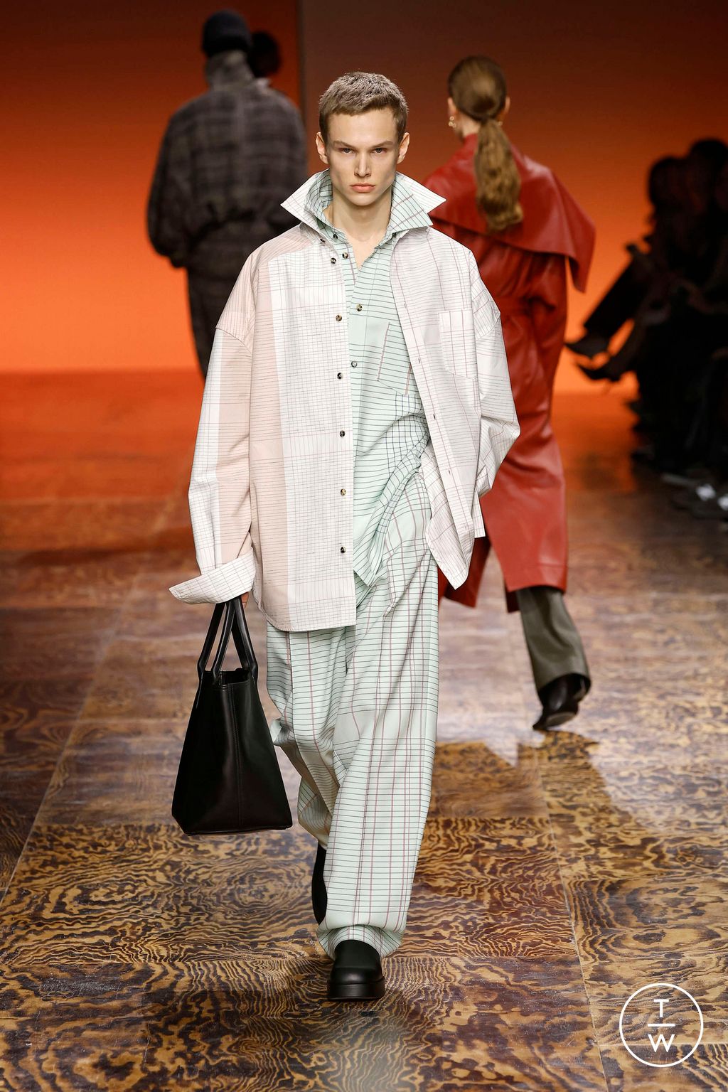 Fashion Week Milan Fall/Winter 2024 look 32 from the Bottega Veneta collection womenswear