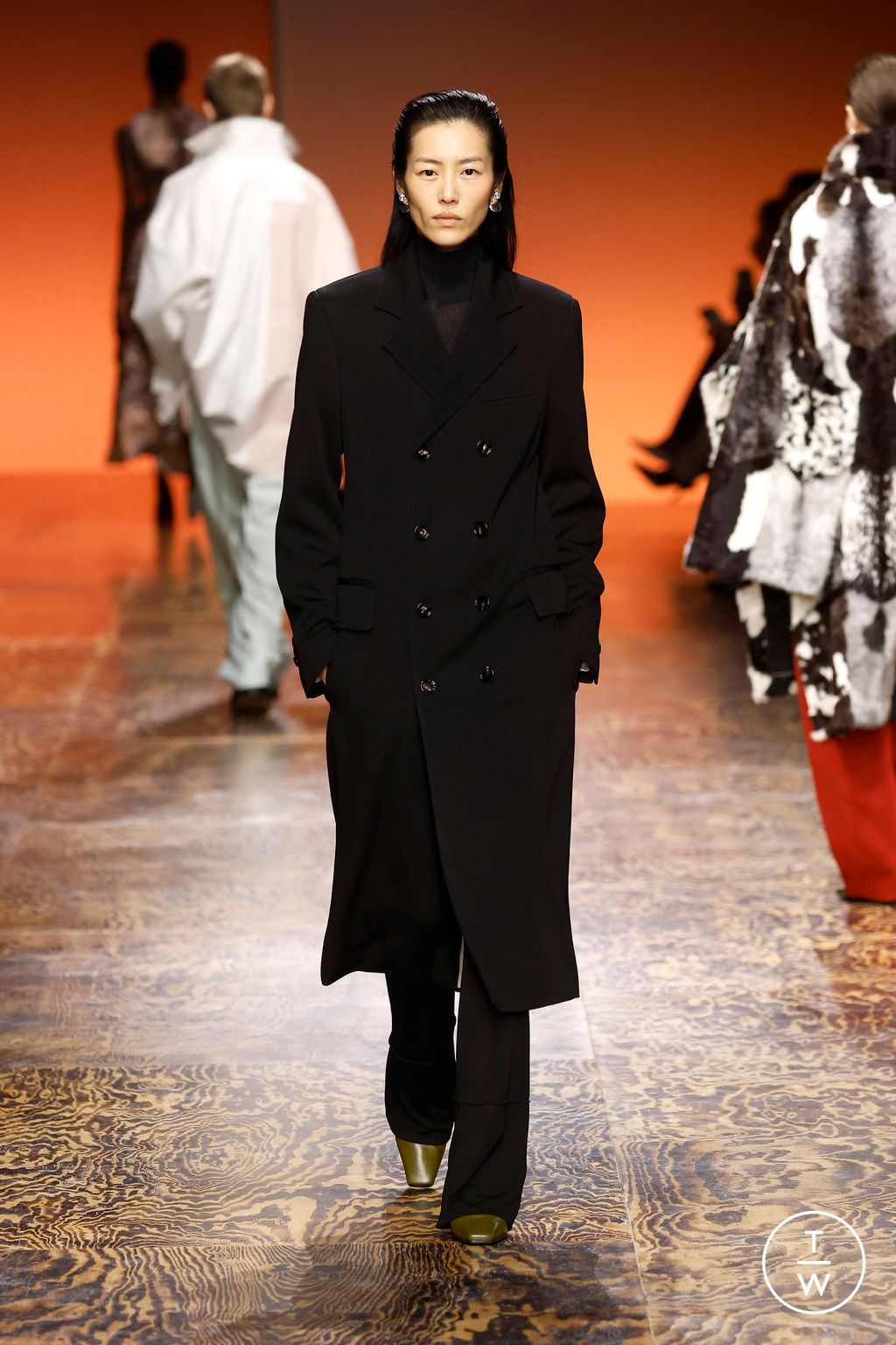Fashion Week Milan Fall/Winter 2024 look 37 from the Bottega Veneta collection womenswear