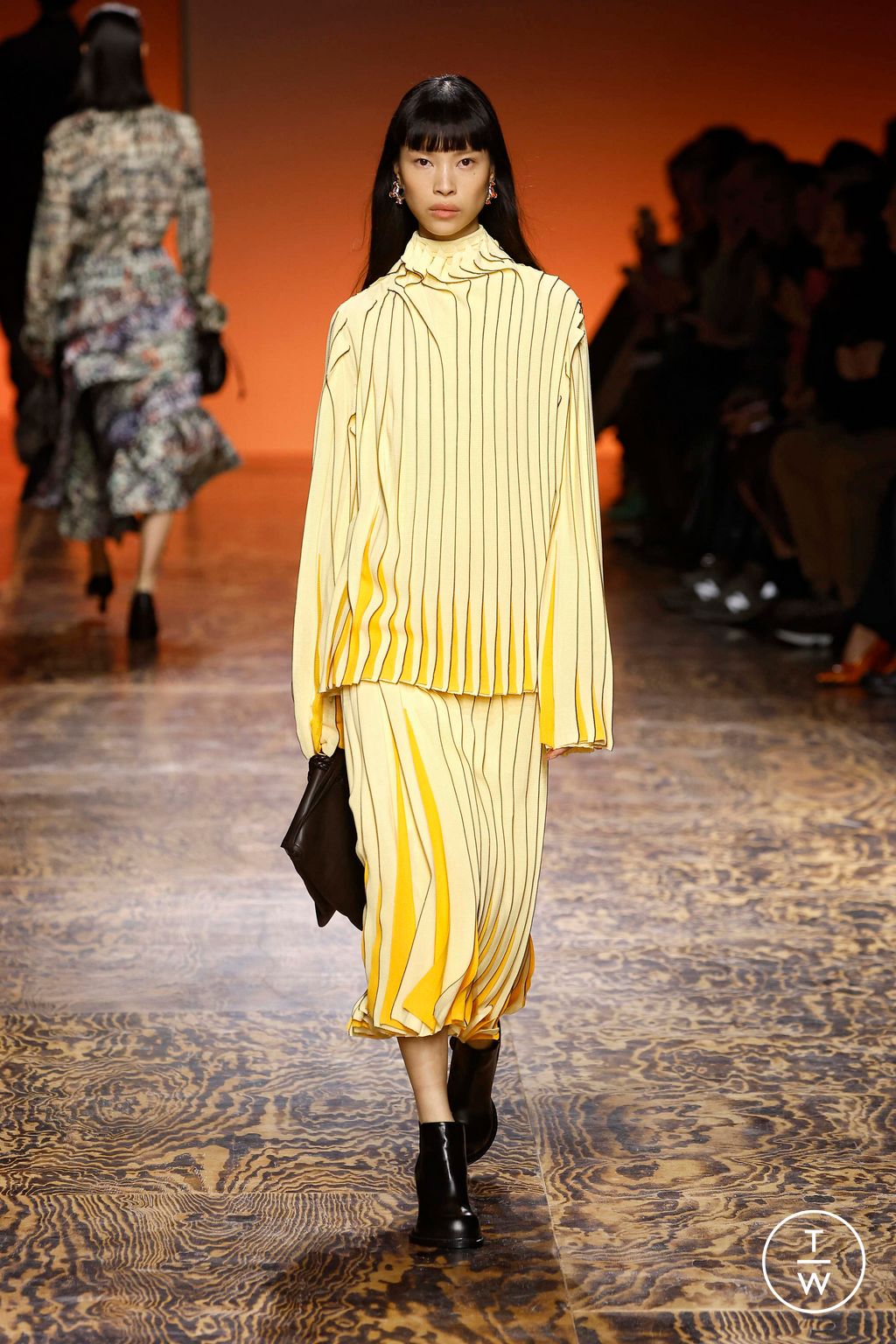 Fashion Week Milan Fall/Winter 2024 look 39 from the Bottega Veneta collection womenswear