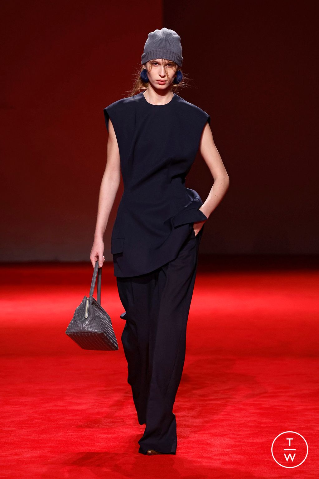 Fashion Week Milan Fall/Winter 2026 look 25 from the Bottega Veneta collection 女装