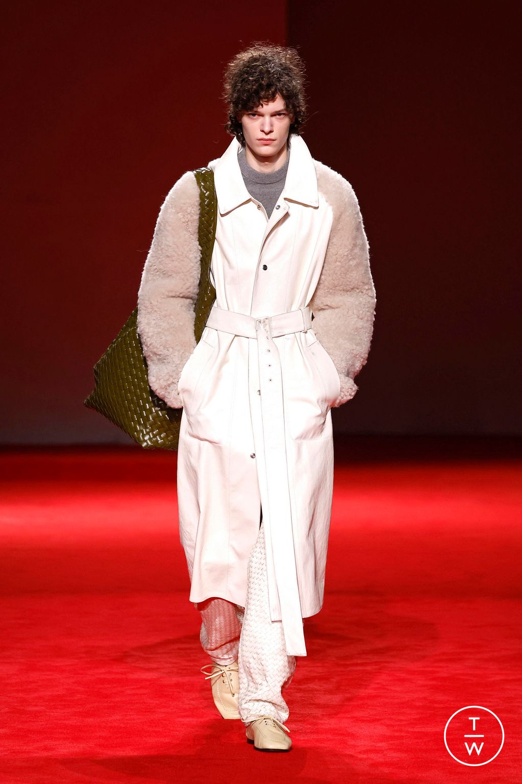 Fashion Week Milan Fall/Winter 2026 look 44 from the Bottega Veneta collection womenswear