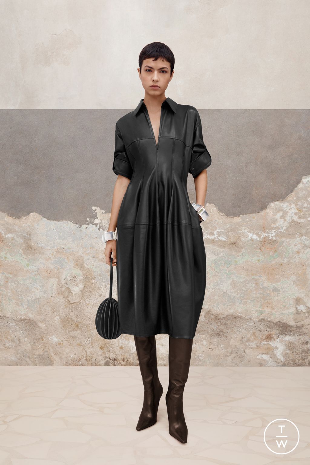 Fashion Week Milan Pre-Fall 2023 look 16 de la collection Bottega Veneta womenswear