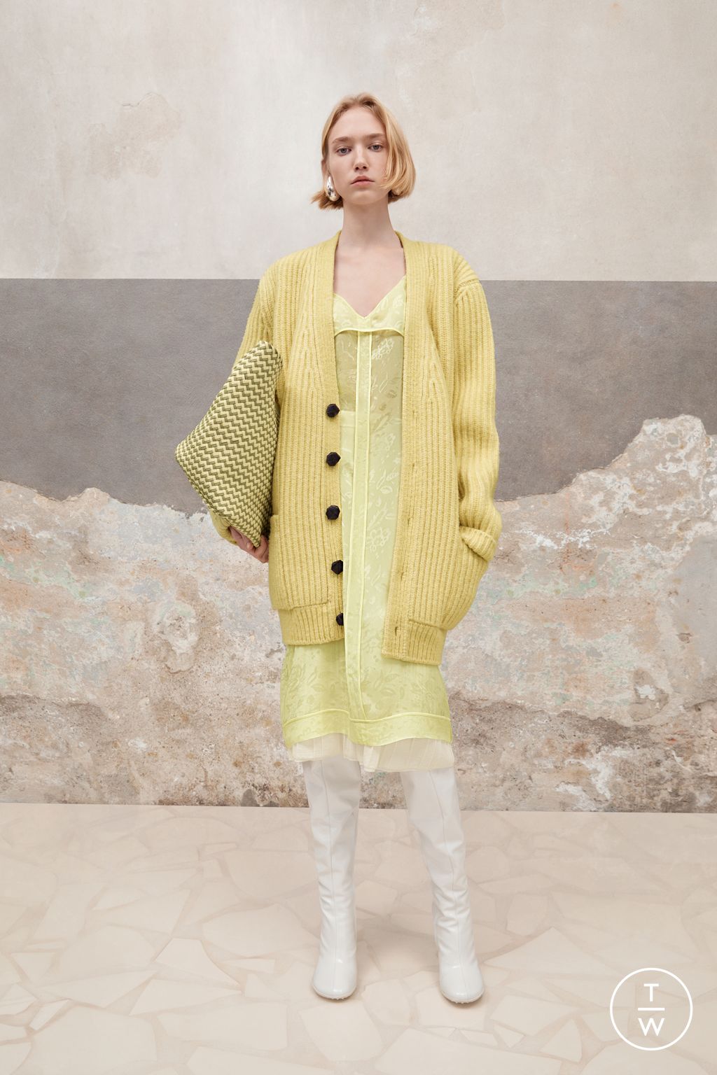 Fashion Week Milan Pre-Fall 2023 look 33 de la collection Bottega Veneta womenswear