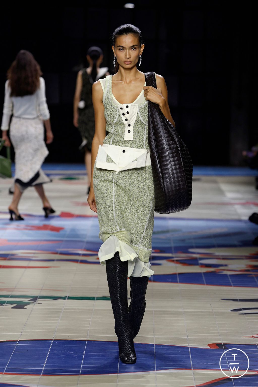 Fashion Week Milan Spring/Summer 2024 look 64 from the Bottega Veneta collection 女装