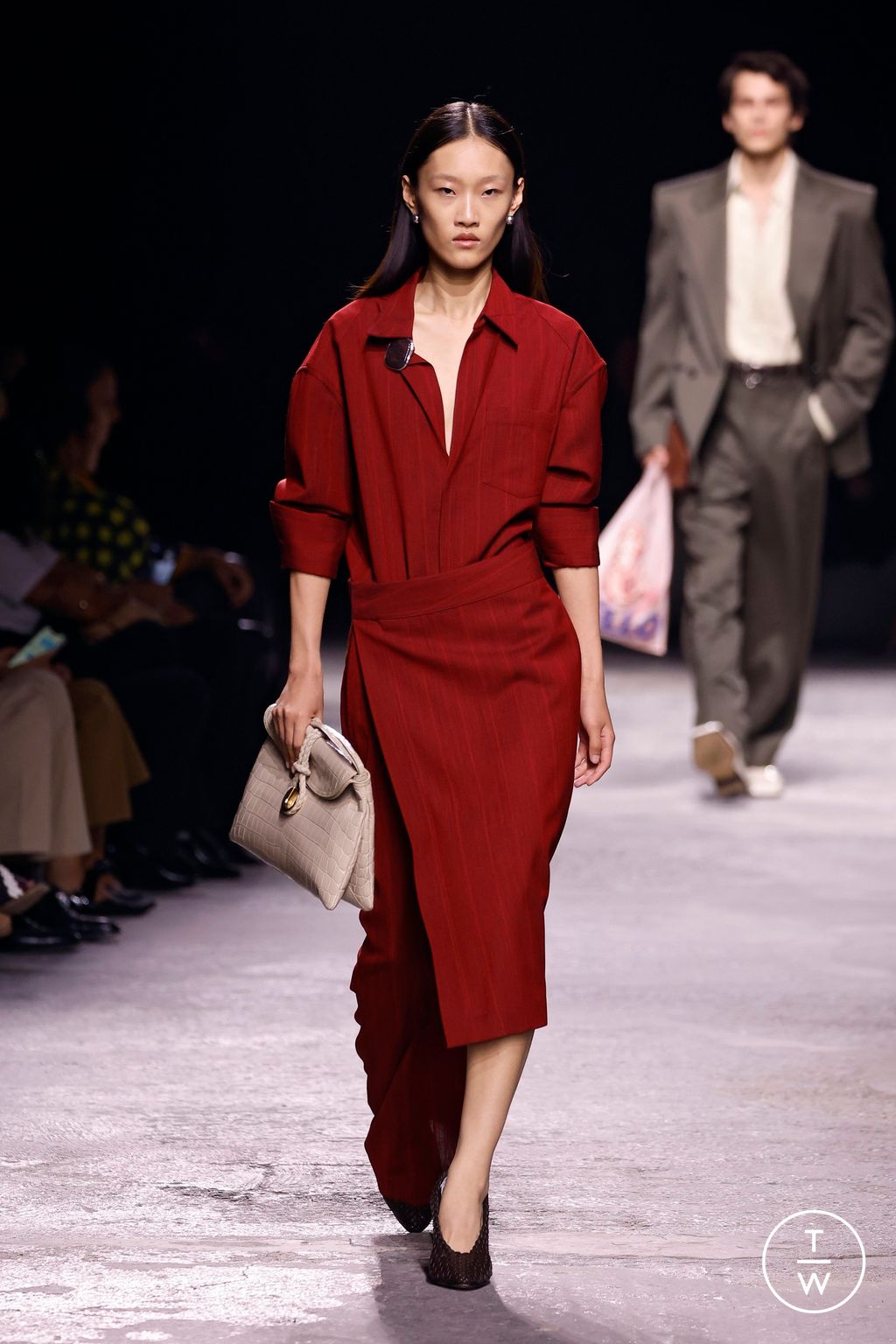 Fashion Week Milan Spring/Summer 2025 look 2 from the Bottega Veneta collection womenswear