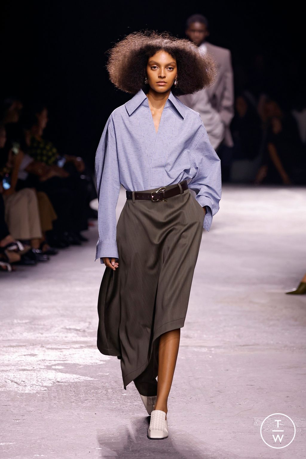 Fashion Week Milan Spring-Summer 2025 look 4 from the Bottega Veneta collection womenswear