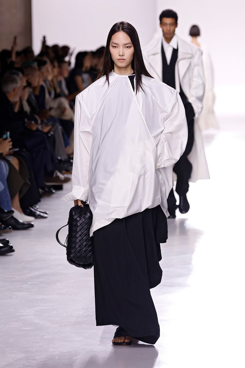 Fashion Week Milan Spring/Summer 2026 look 25 from the Bottega Veneta collection womenswear