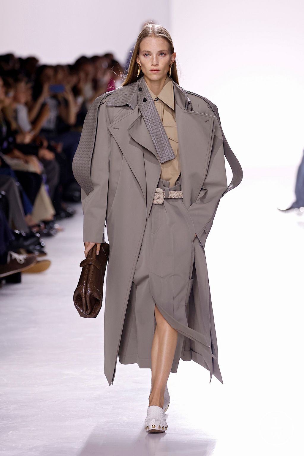 Fashion Week Milan Spring/Summer 2026 look 35 from the Bottega Veneta collection womenswear