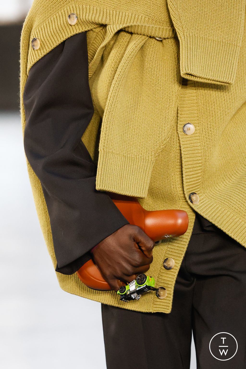 Fashion Week Paris Fall/Winter 2023 look 28 from the Botter collection menswear accessories