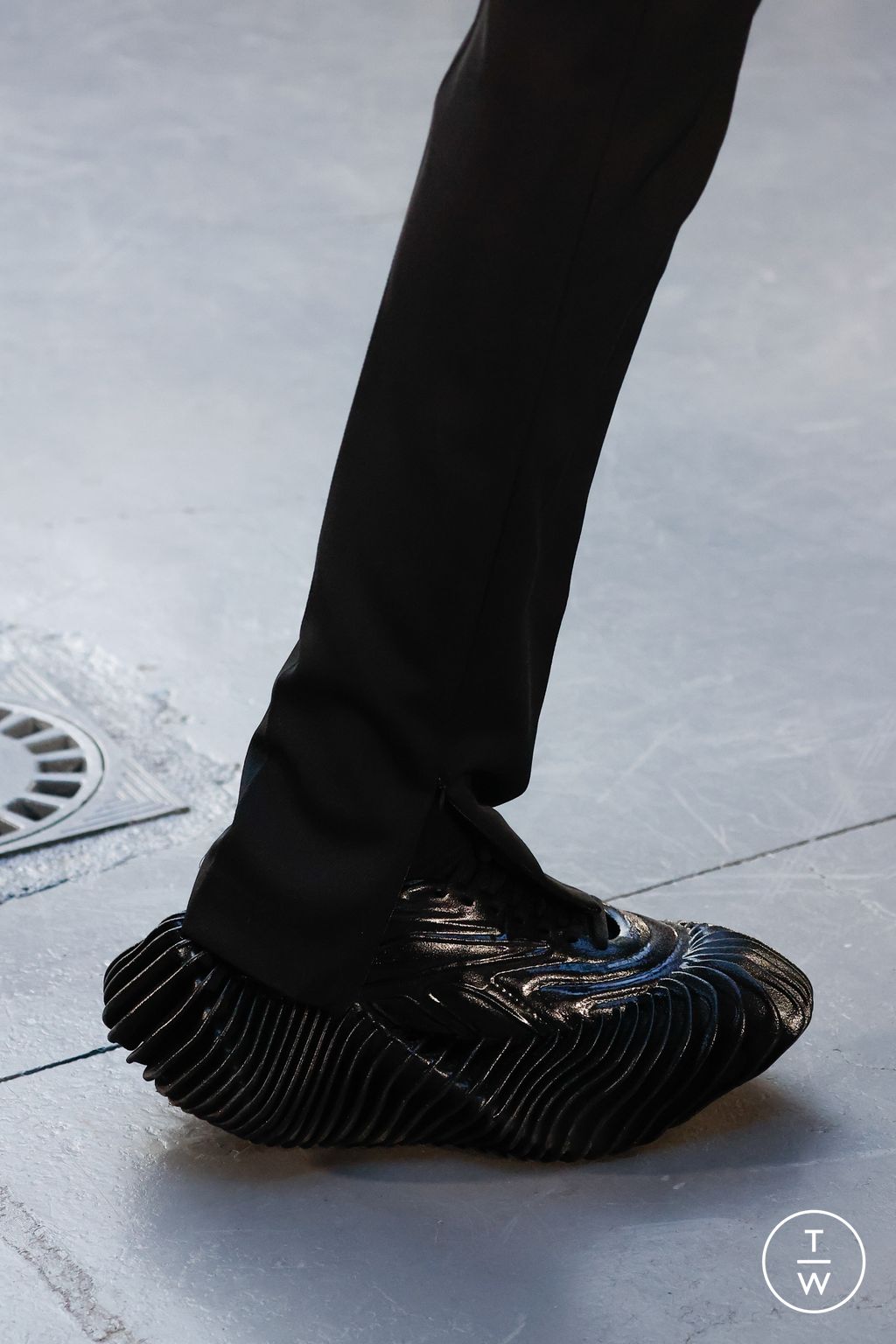 Fashion Week Paris Fall/Winter 2023 look 2 from the Botter collection menswear accessories
