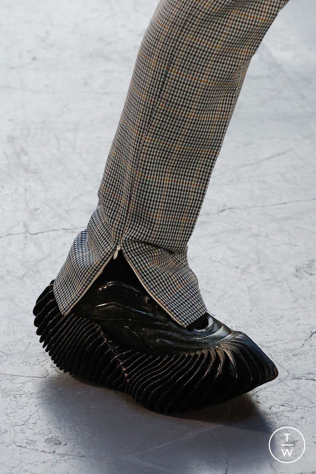 Fashion Week Paris Fall/Winter 2023 look 4 from the Botter collection menswear accessories