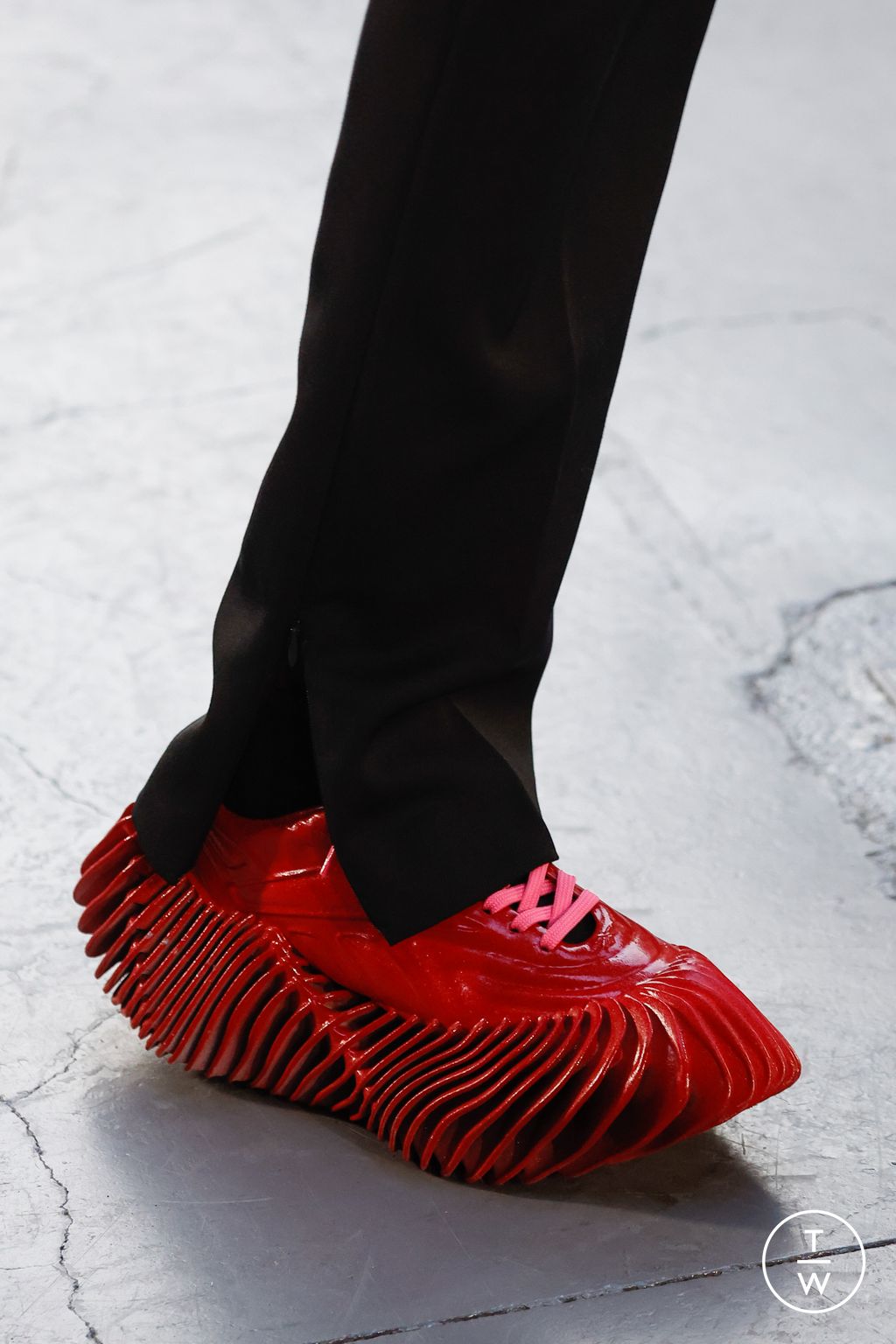 Fashion Week Paris Fall/Winter 2023 look 6 from the Botter collection menswear accessories