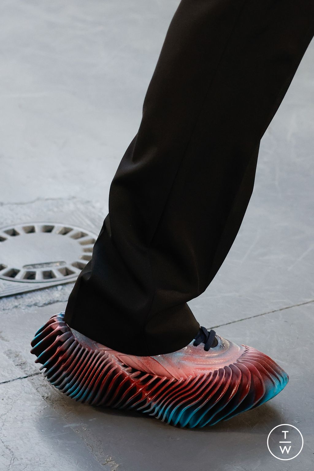 Fashion Week Paris Fall/Winter 2023 look 19 from the Botter collection menswear accessories