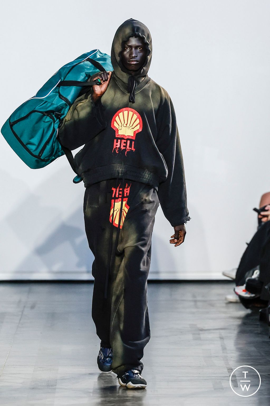 Fashion Week Paris Fall/Winter 2024 look 13 from the Botter collection 男装