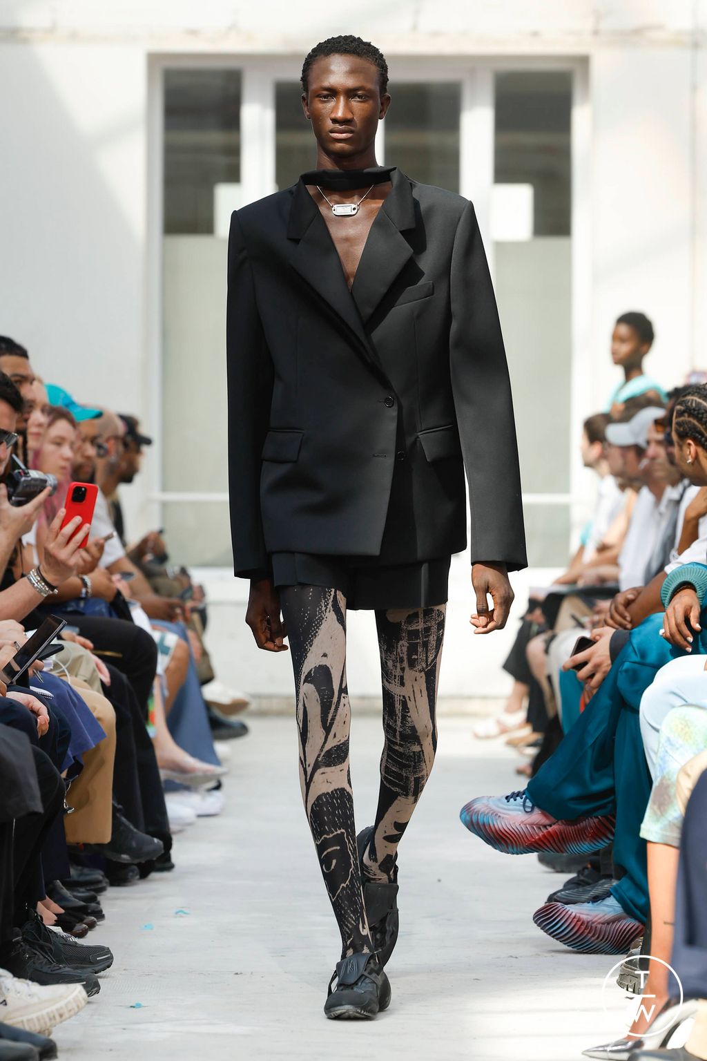 Fashion Week Paris Spring/Summer 2024 look 33 from the Botter collection 男装