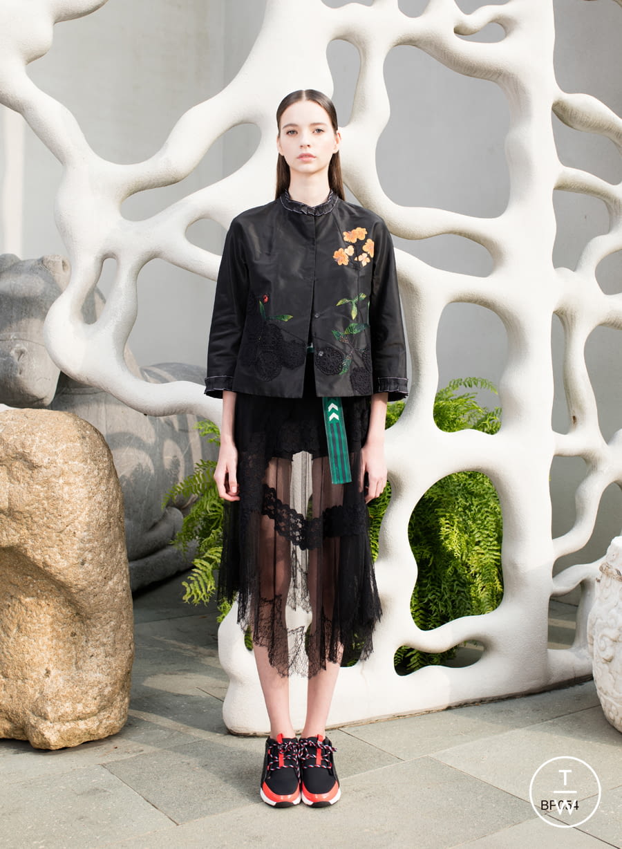 Fashion Week Paris Resort 2019 look 13 from the Shiatzy Chen collection 女装