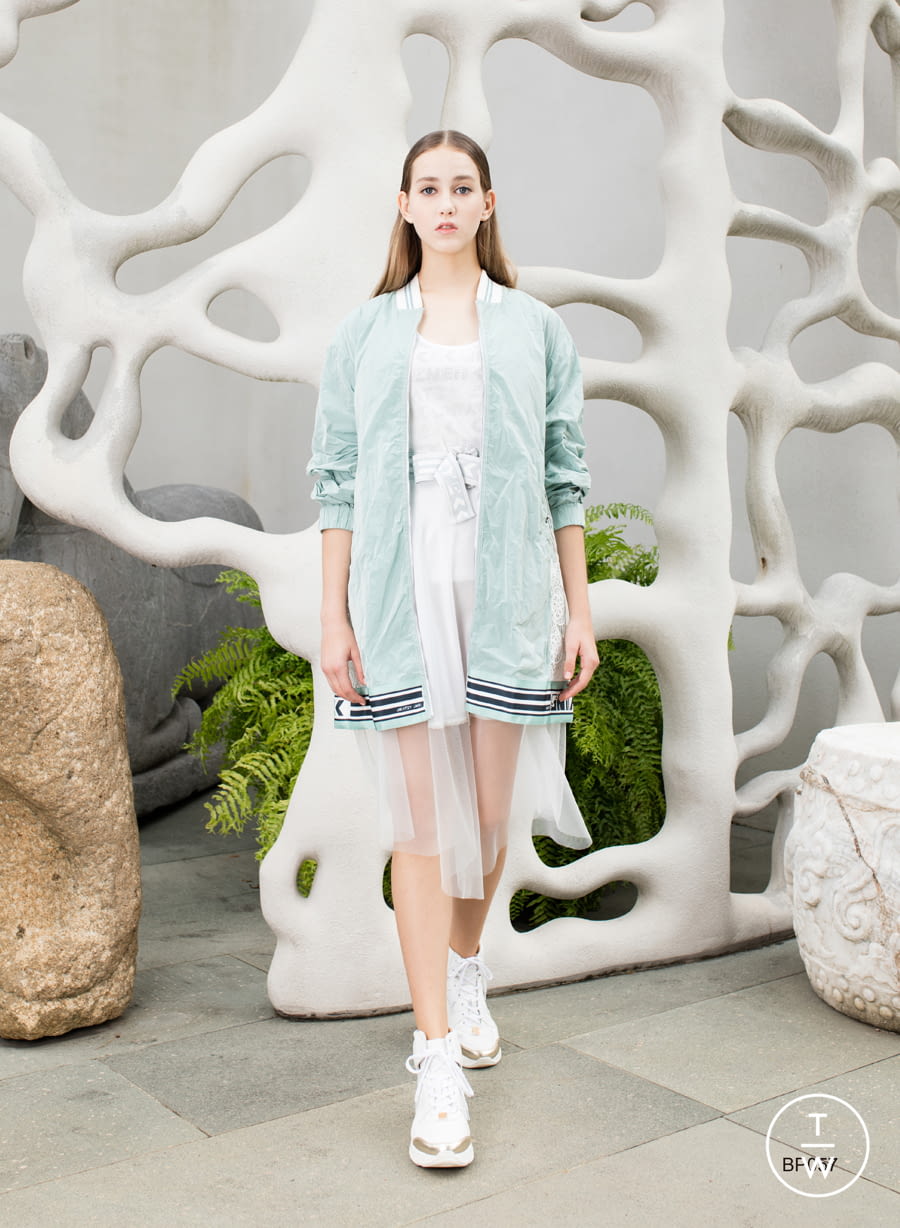 Fashion Week Paris Resort 2019 look 14 from the Shiatzy Chen collection 女装