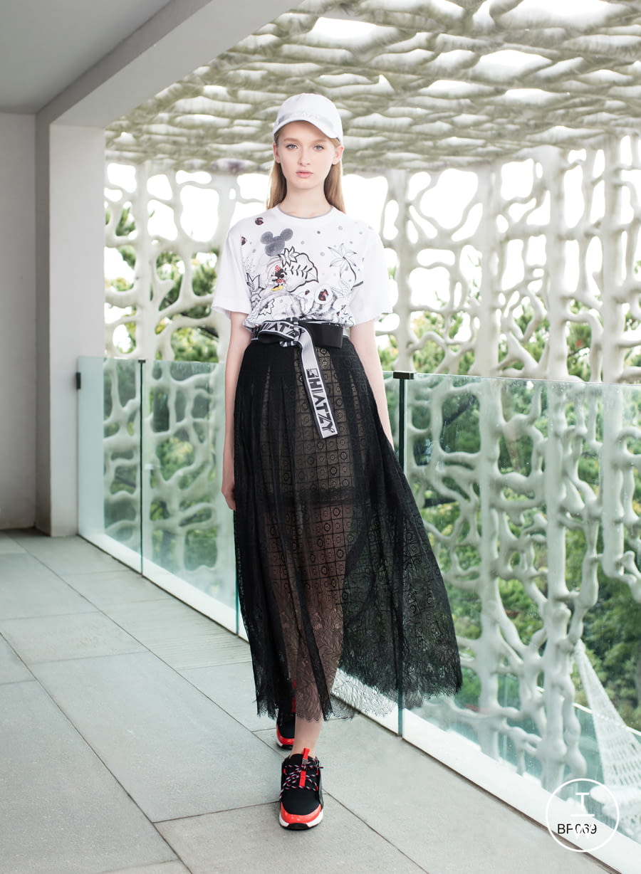 Fashion Week Paris Resort 2019 look 15 from the Shiatzy Chen collection 女装