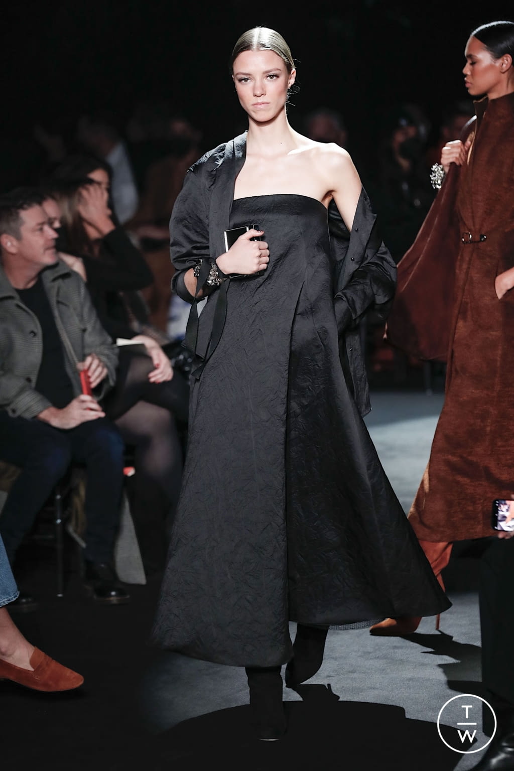 Fashion Week New York Fall/Winter 2022 look 12 de la collection Brandon Maxwell womenswear