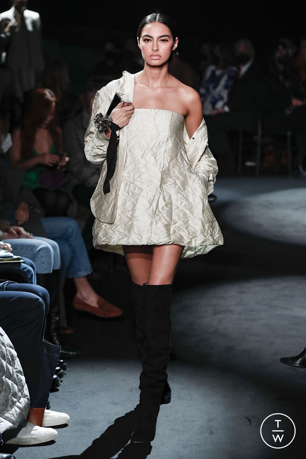 Fashion Week New York Fall/Winter 2022 look 13 de la collection Brandon Maxwell womenswear