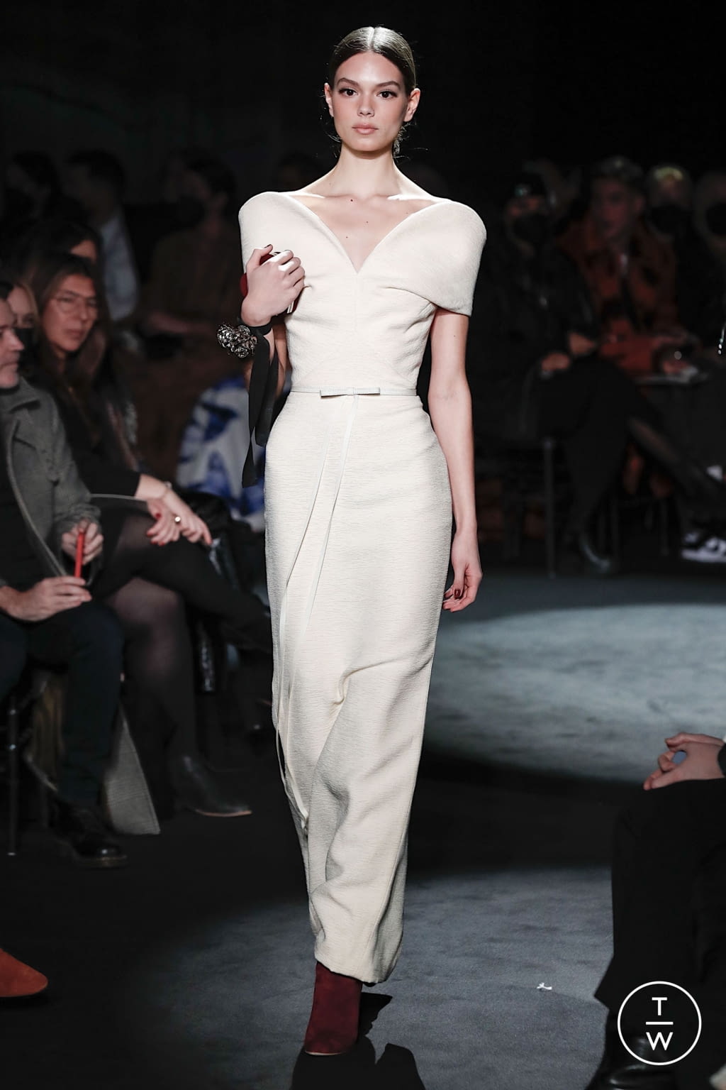 Fashion Week New York Fall/Winter 2022 look 23 from the Brandon Maxwell collection womenswear