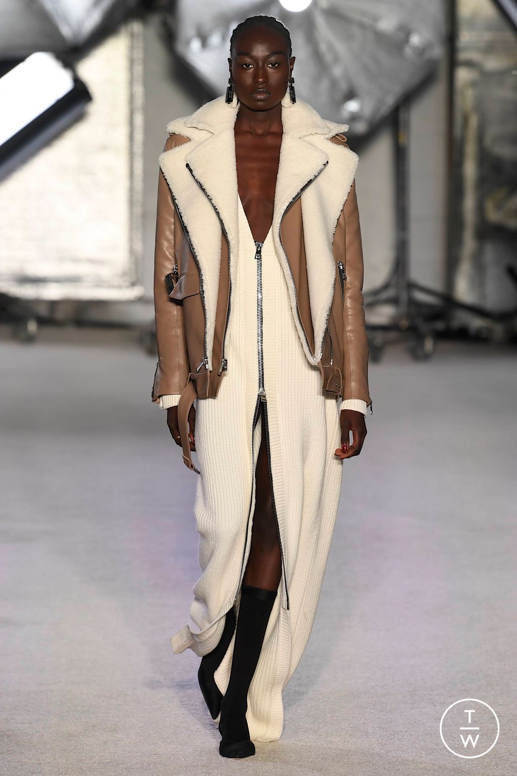 Fashion Week New York Fall/Winter 2023 look 15 de la collection Brandon Maxwell womenswear