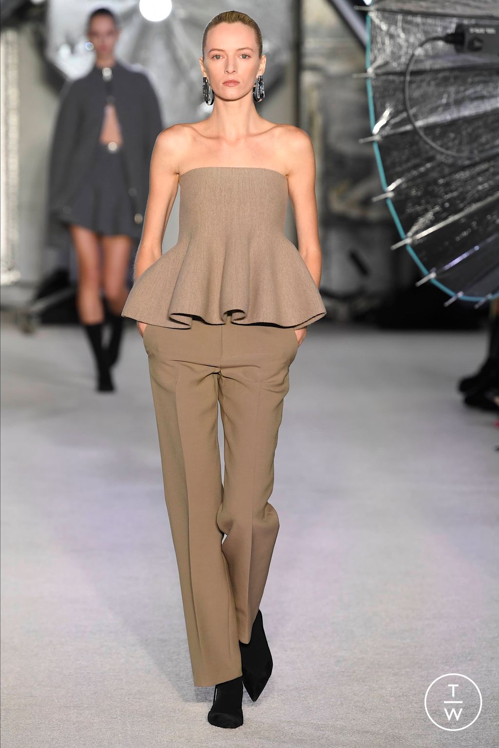 Fashion Week New York Fall/Winter 2023 look 21 from the Brandon Maxwell collection 女装