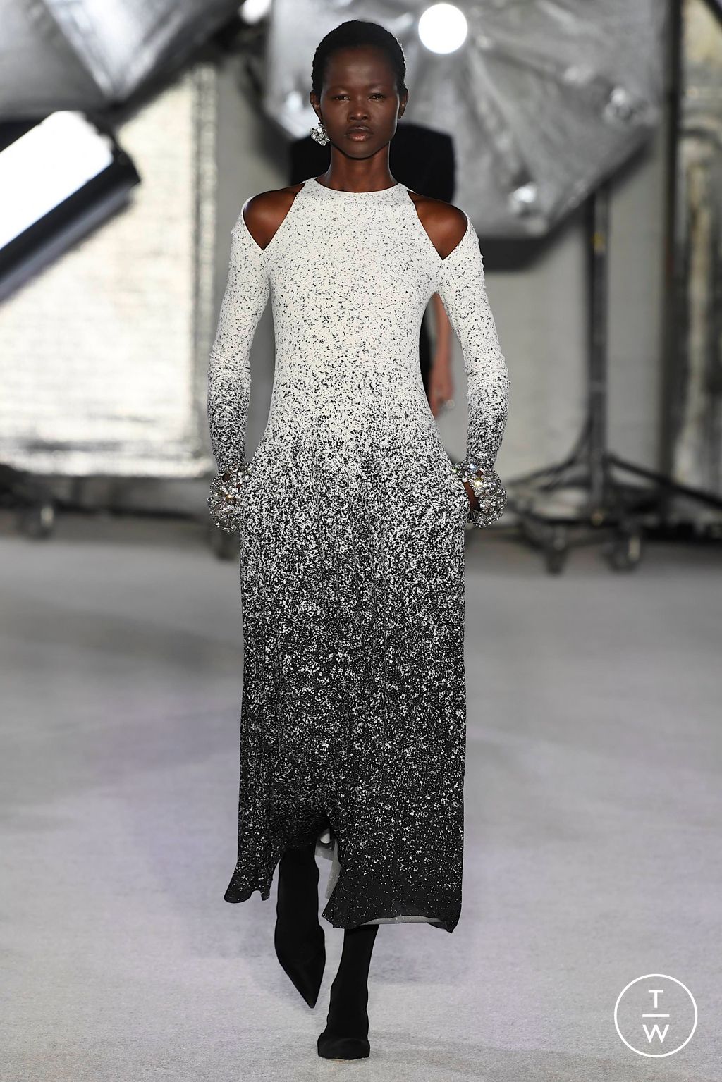 Fashion Week New York Fall/Winter 2023 look 31 from the Brandon Maxwell collection womenswear