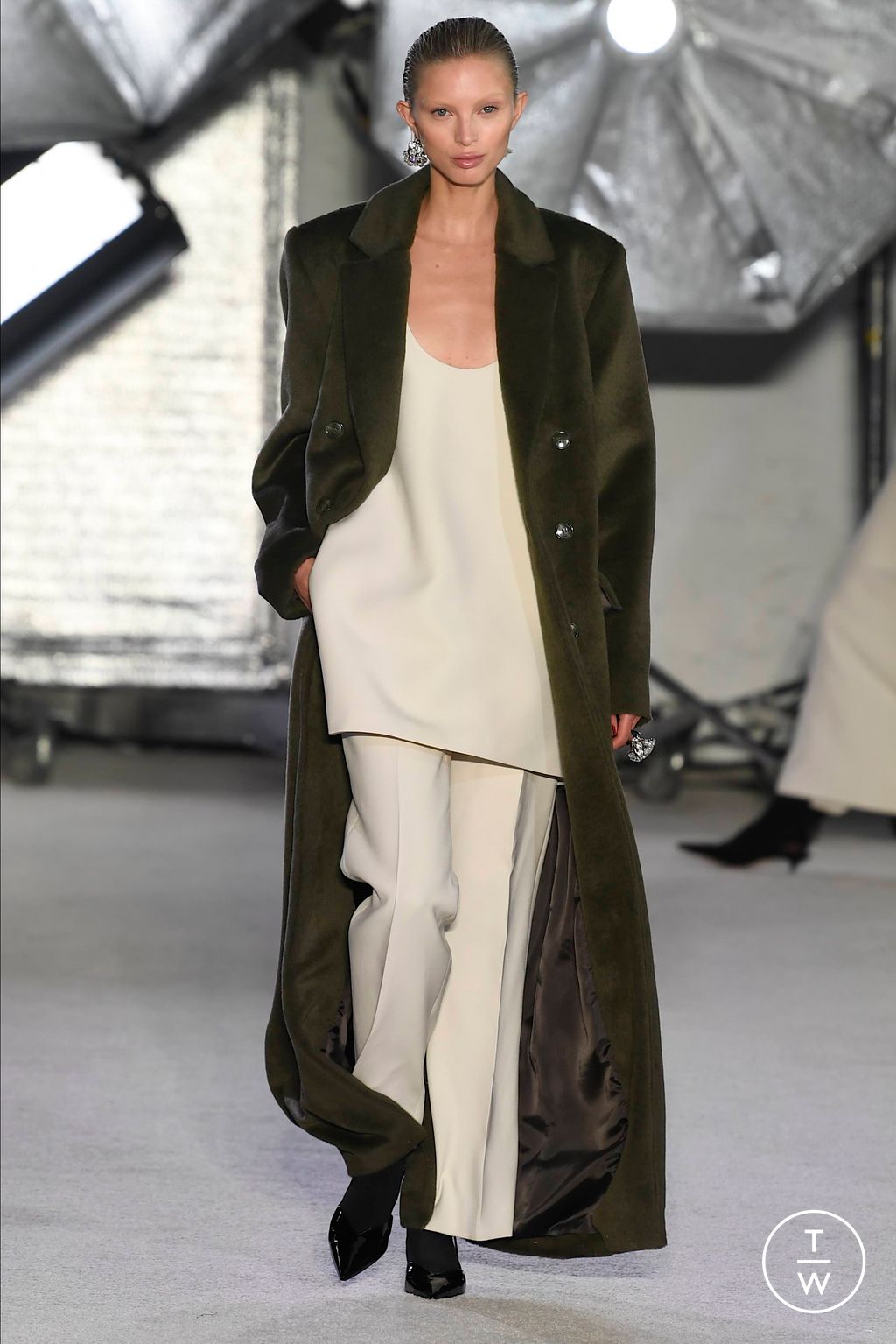 Fashion Week New York Fall/Winter 2023 look 34 de la collection Brandon Maxwell womenswear