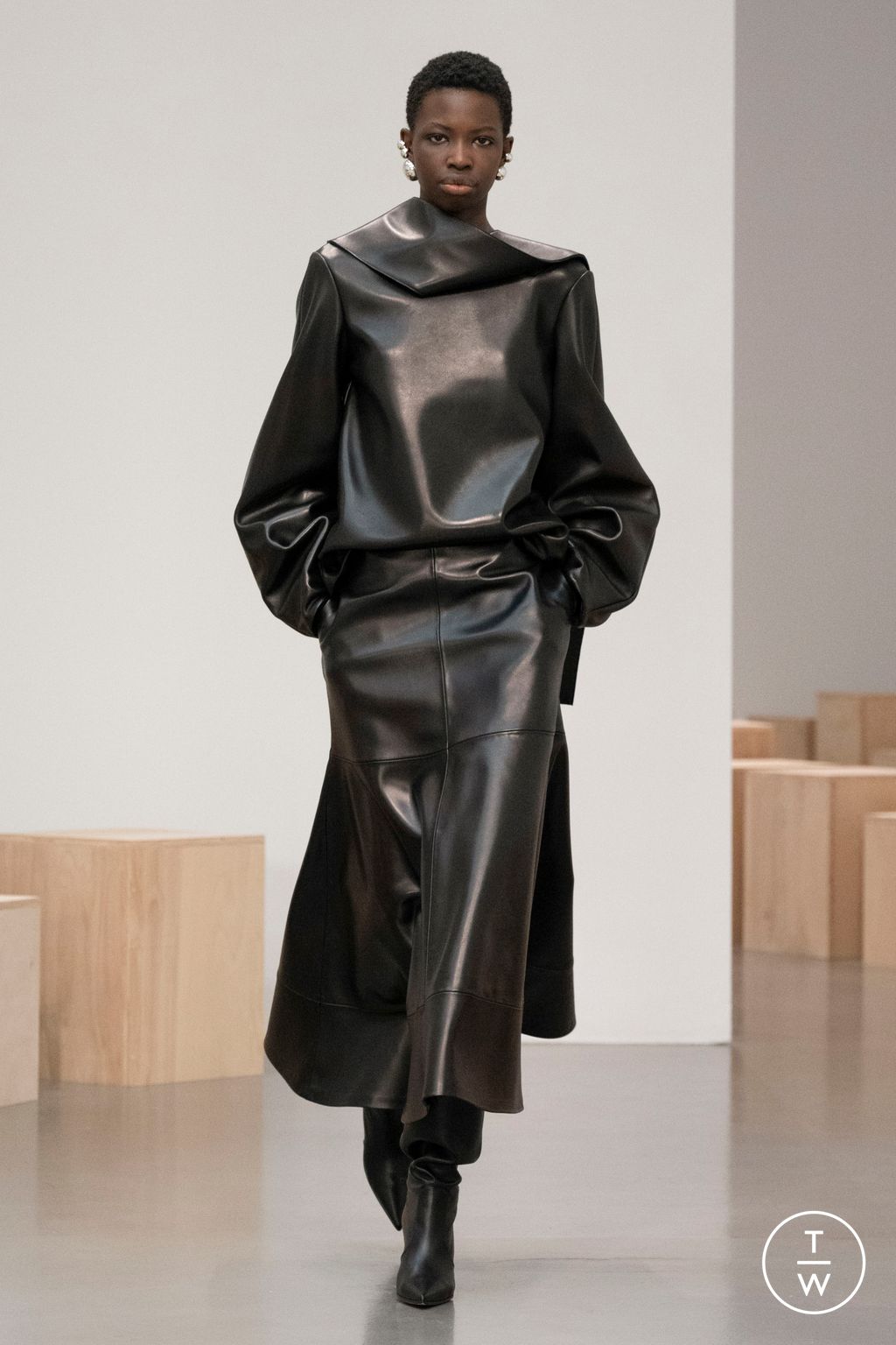 Fashion Week New York Fall/Winter 2025 look 6 from the Brandon Maxwell collection womenswear